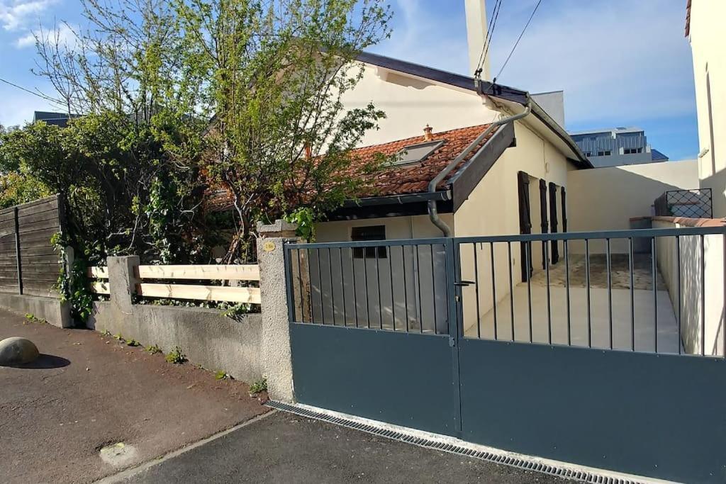 Comme A La Maison Cenon Extérieur photo